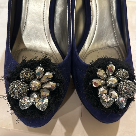 Bcbg blue suede heels 8.5 NIB - Picture 3 of 5